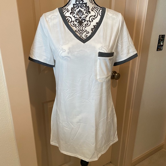 Infinity Raine Tops - White T-shirt with gray trim